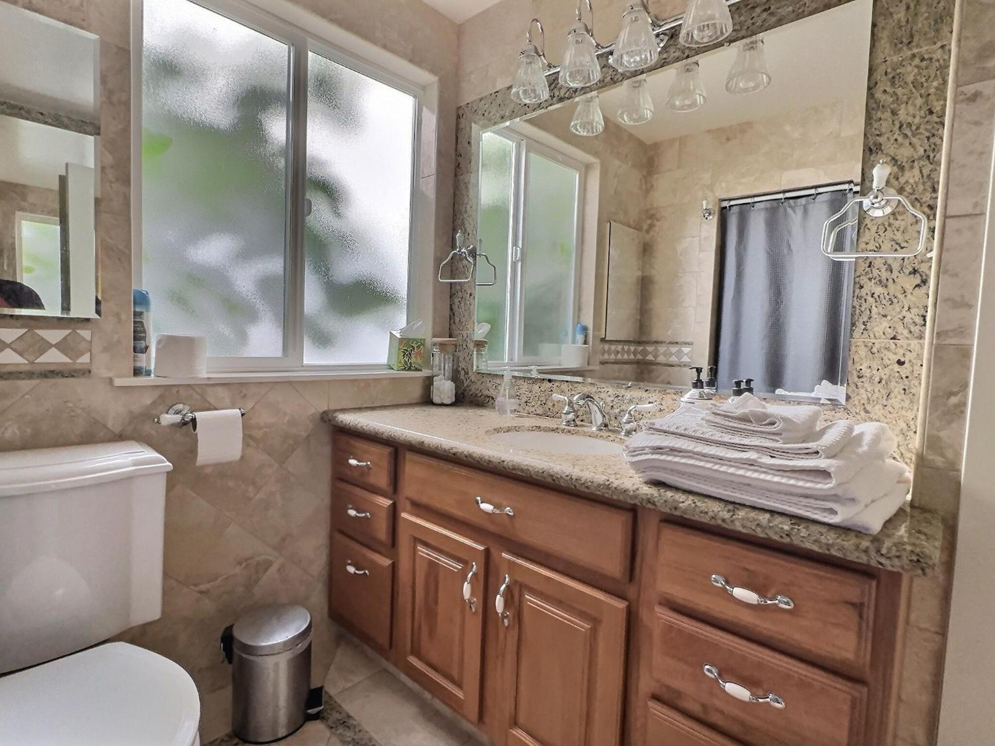 Burke House Collection - Main House Apartment Сиатъл Екстериор снимка